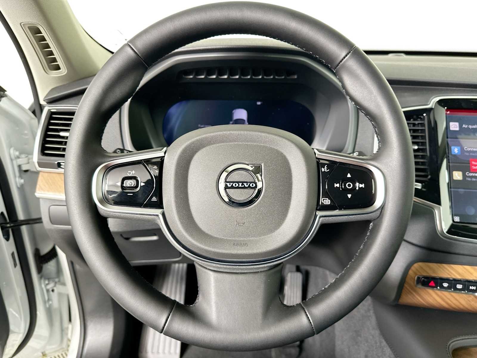 Certified Used 2025 Crystal White Volvo Plus image 9