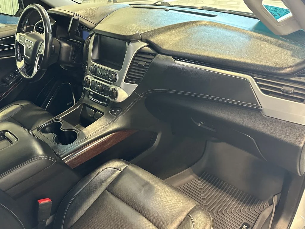 Used 2018 White GMC SLT image 36