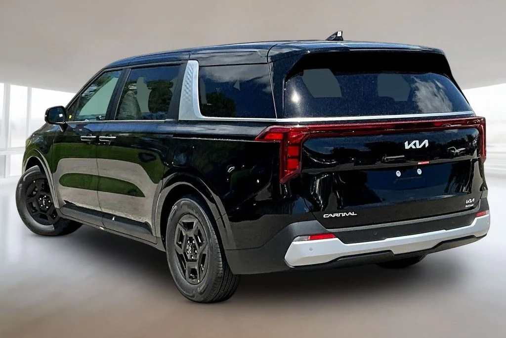 New 2026 Aurora Black Pearl Kia LXS image 3