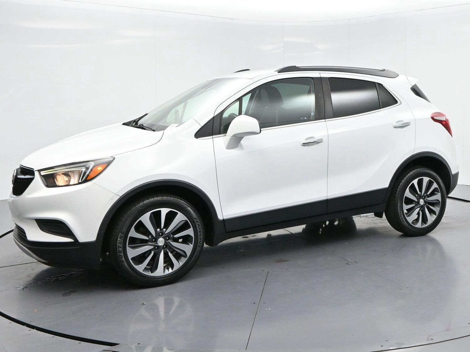 Used 2021 Summit White Buick Preferred image 4