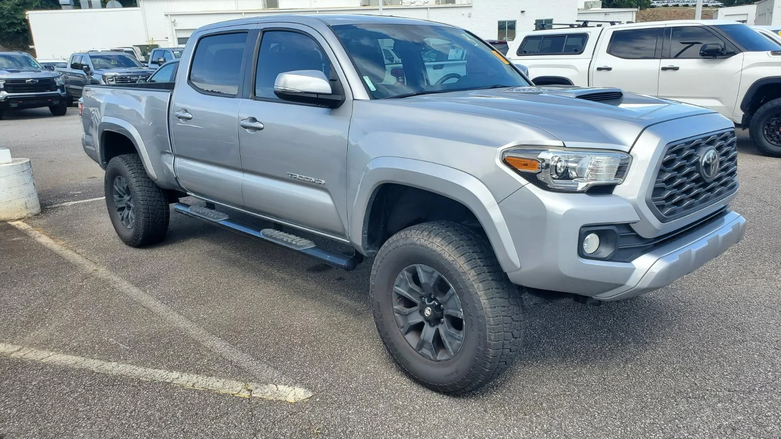 Used 2020 Silver Sky Metallic Toyota SR5 image 2