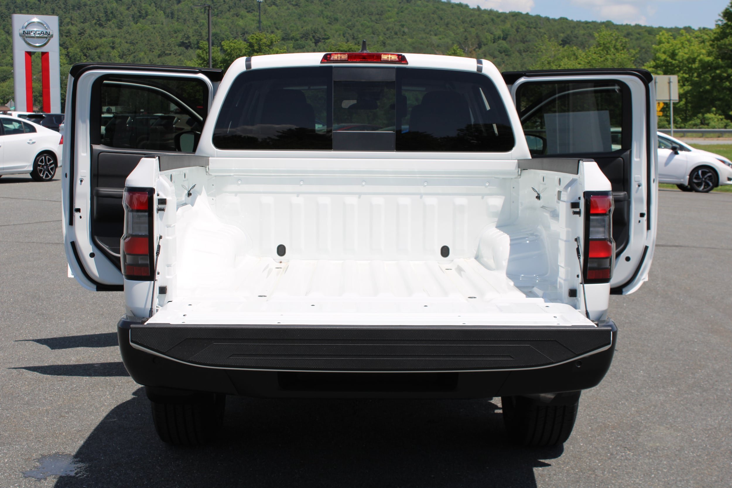 New 2026 Glacier White Nissan Crew Cab S image 18