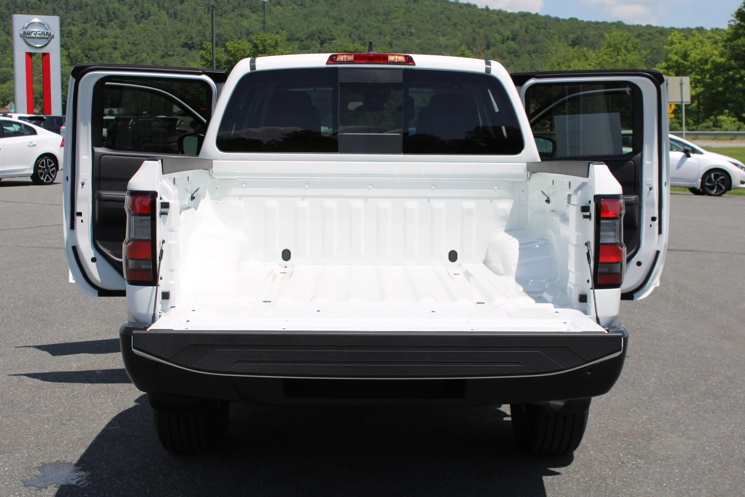 New 2026 Glacier White Nissan Crew Cab S image 18