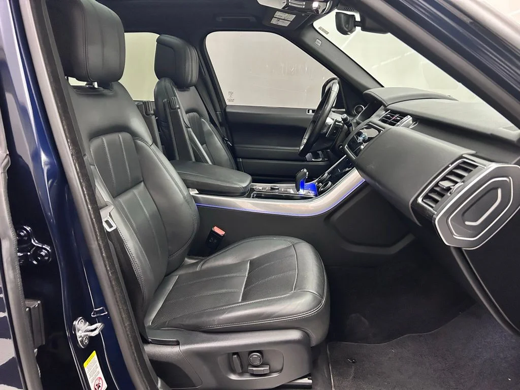 Used 2020 Blue Land Rover HSE Dynamic image 17