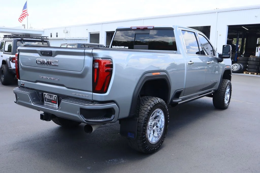 Used 2024 Silver GMC Denali Ultimate image 9
