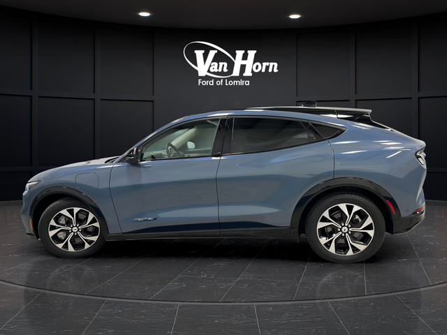 Used 2023 Vapor Blue Metallic Ford Premium image 4