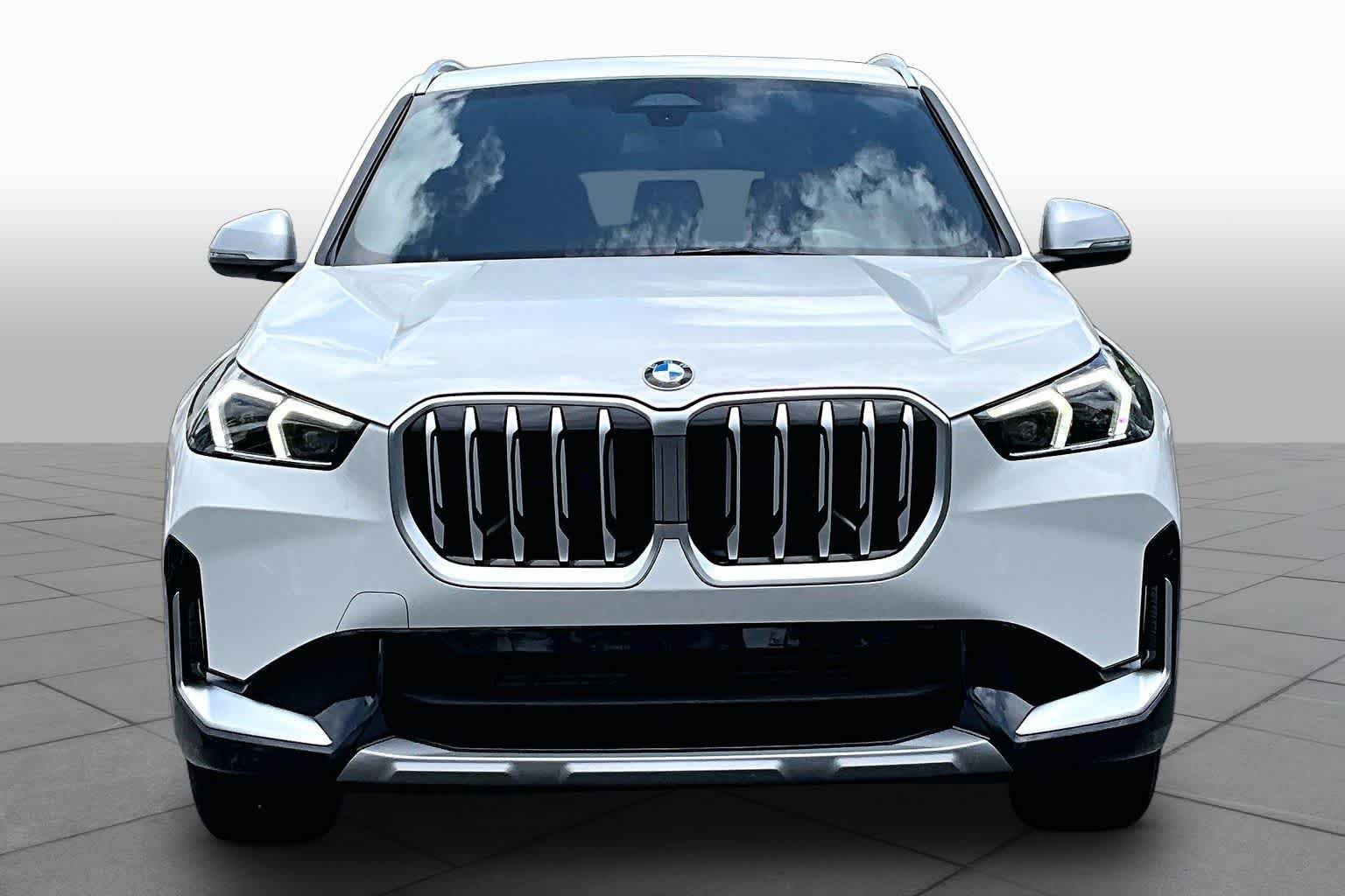 Certified Used 2023 Alpine White BMW xDrive28i image 4