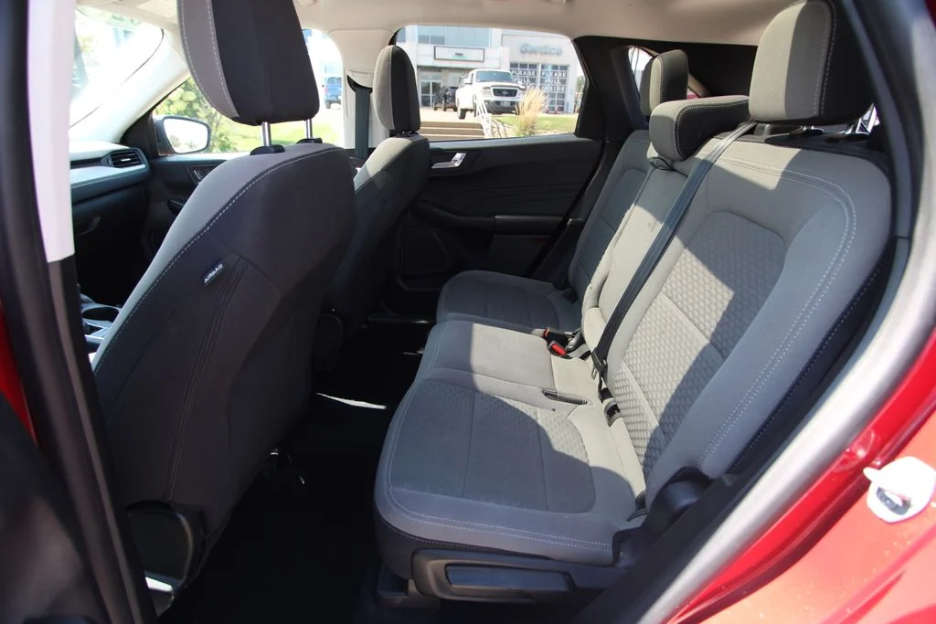 Used 2021 Red Ford SE image 7