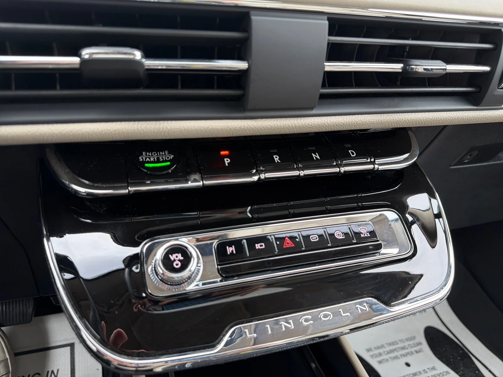 Used 2025 Pristine White Lincoln Grand Touring image 18