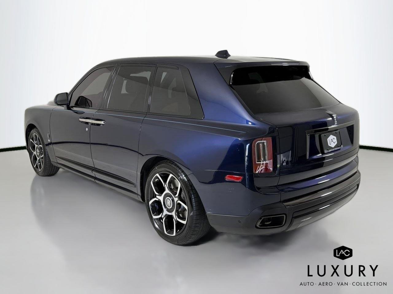 Used 2022 Midnight Blue Rolls-Royce Black Badge | Executive Rear Seating | Rear Entertainment image 8