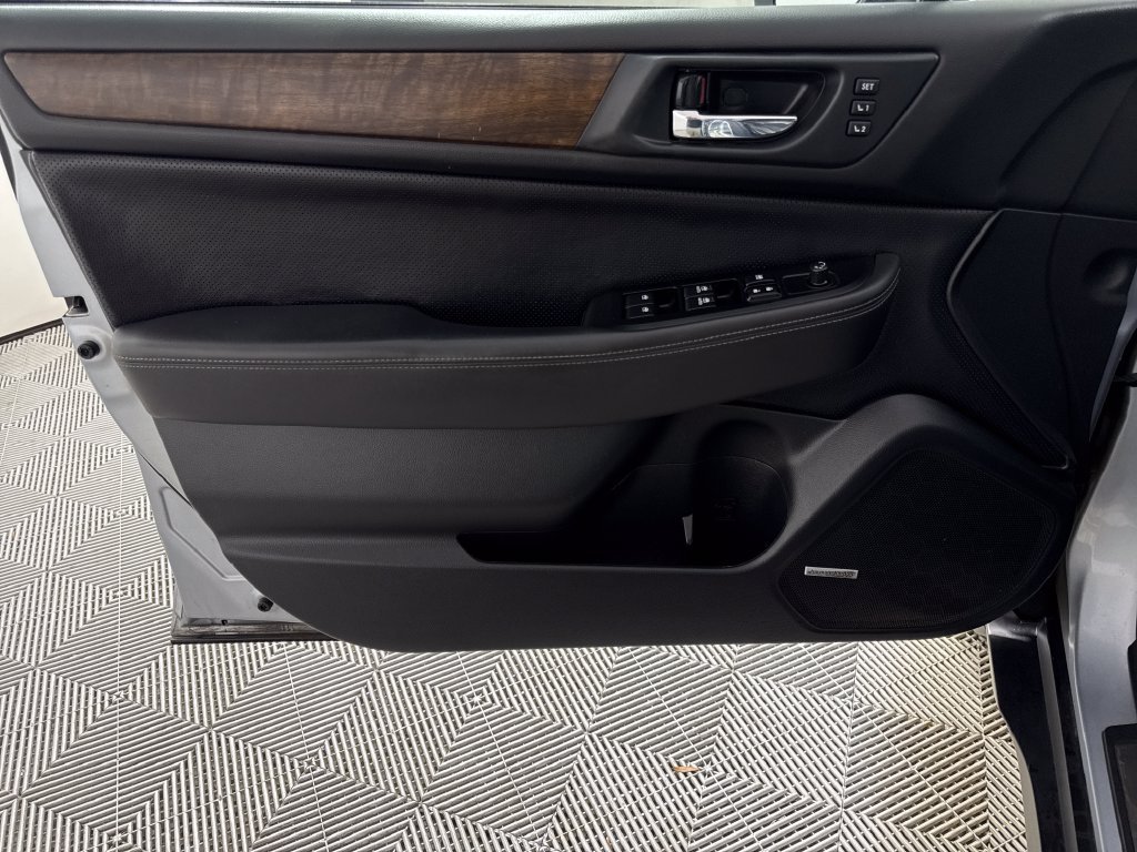 Used 2015 Silver Subaru 3.6R image 9