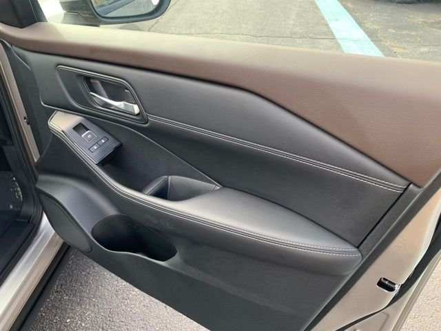 Used 2023 Gold Nissan SL image 13