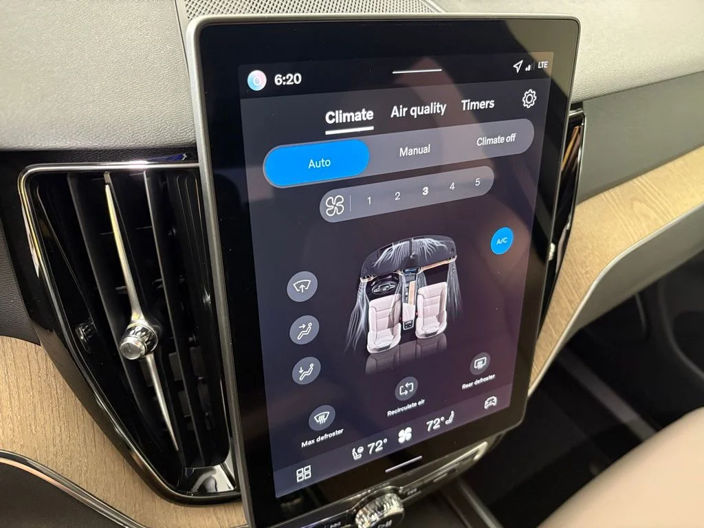2026 Volvo XC60 Plus - Photo 29