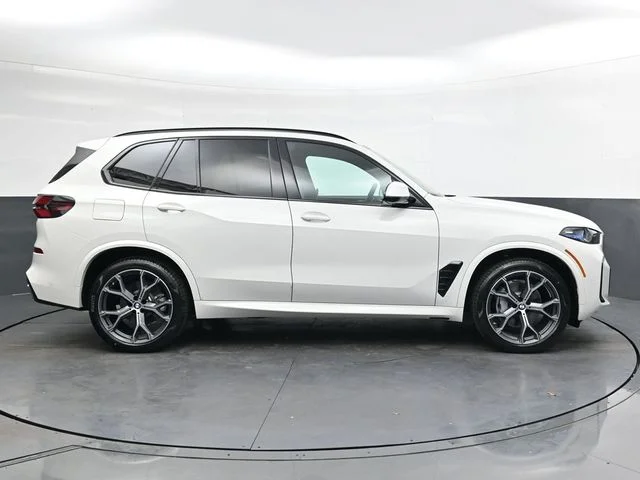 Used 2026 White BMW xDrive40i image 3