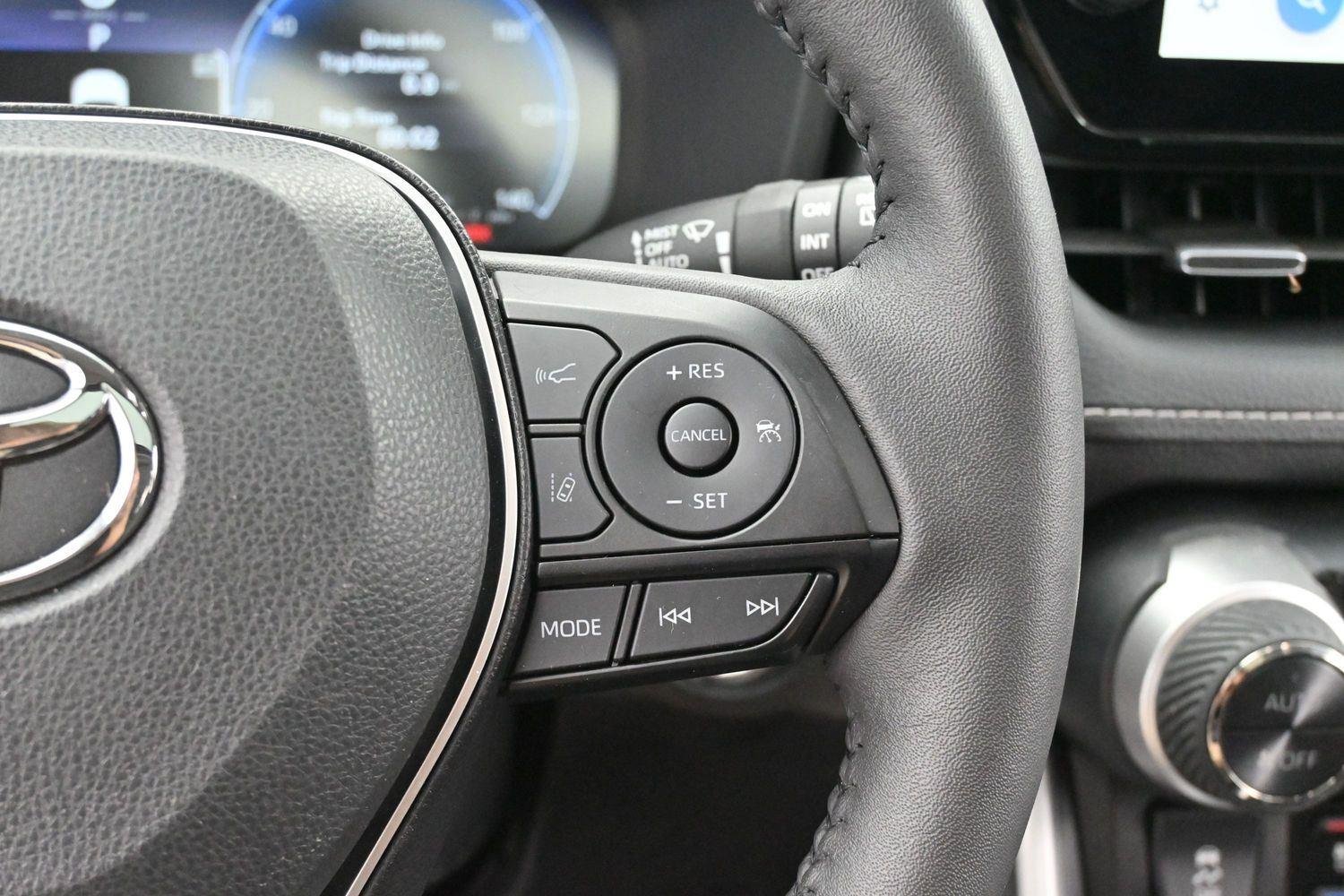 Used 2025 Wind Chill Pearl Toyota Limited image 16