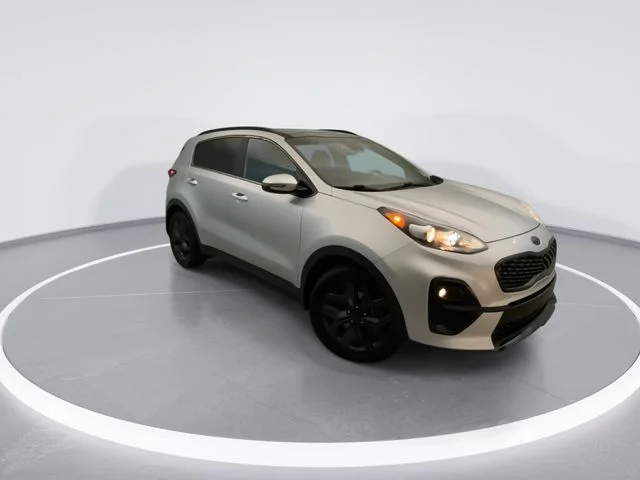 Used 2022 Silver Kia Nightfall image 8