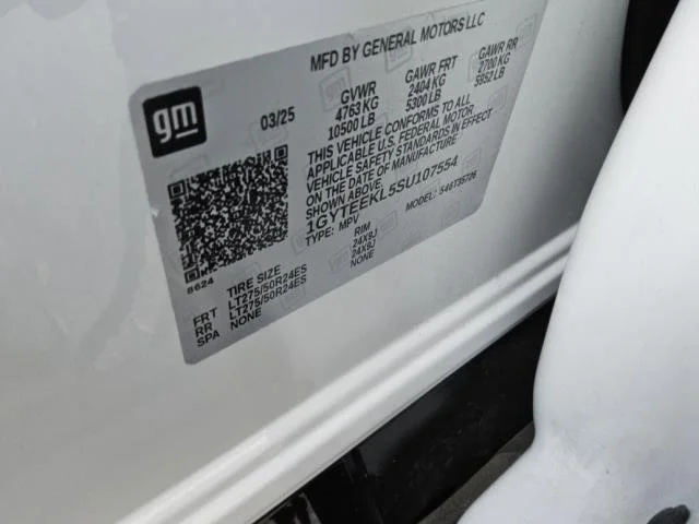 Used 2025 Summit White Cadillac Sport 1 image 27