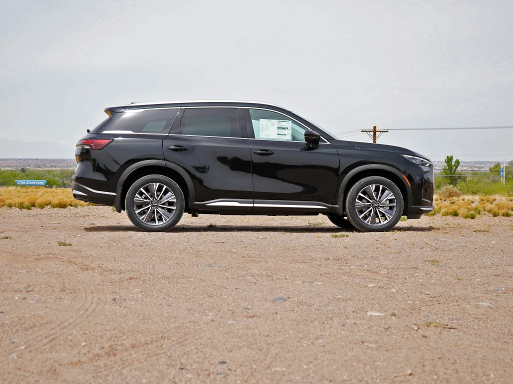 Certified Used 2026 Mineral Black INFINITI LUXE image 12