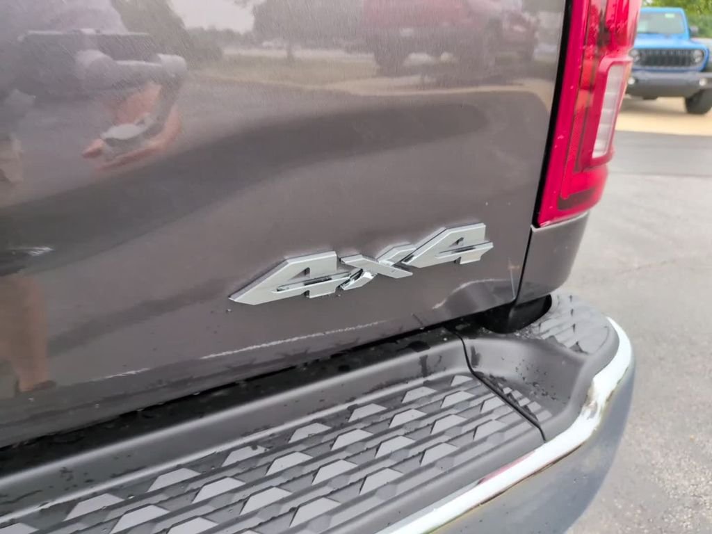 New 2026 Granite Crystal Metallic Clear-Coat Exterior Paint RAM Tradesman image 8