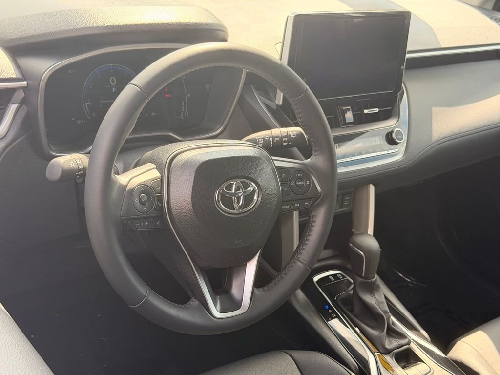 Used 2025 Silver Toyota XLE image 20