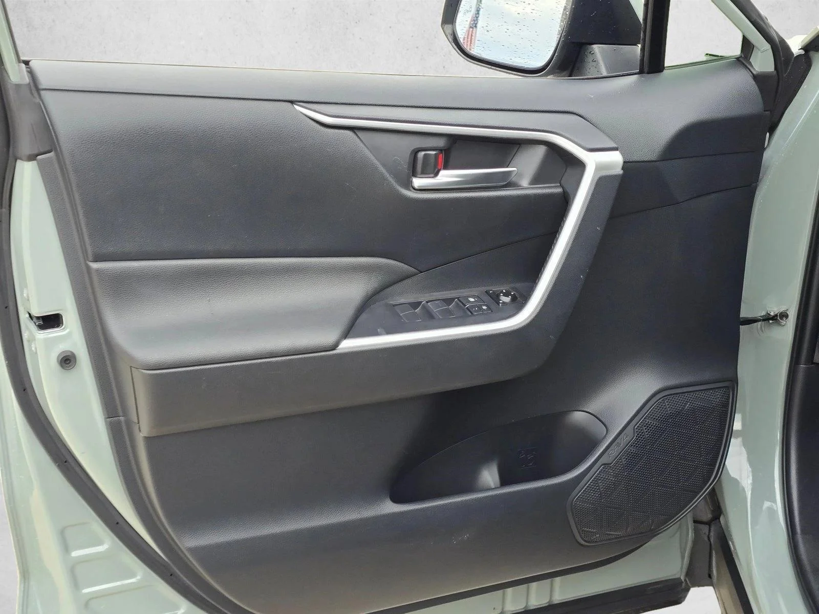 Used 2019 Lunar Rock Toyota XLE image 8