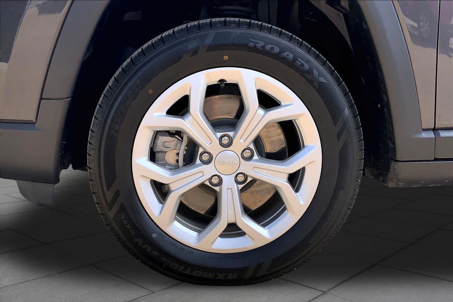 Used 2024 Baltic Gray Metallic Clearcoat Jeep Sport image 11