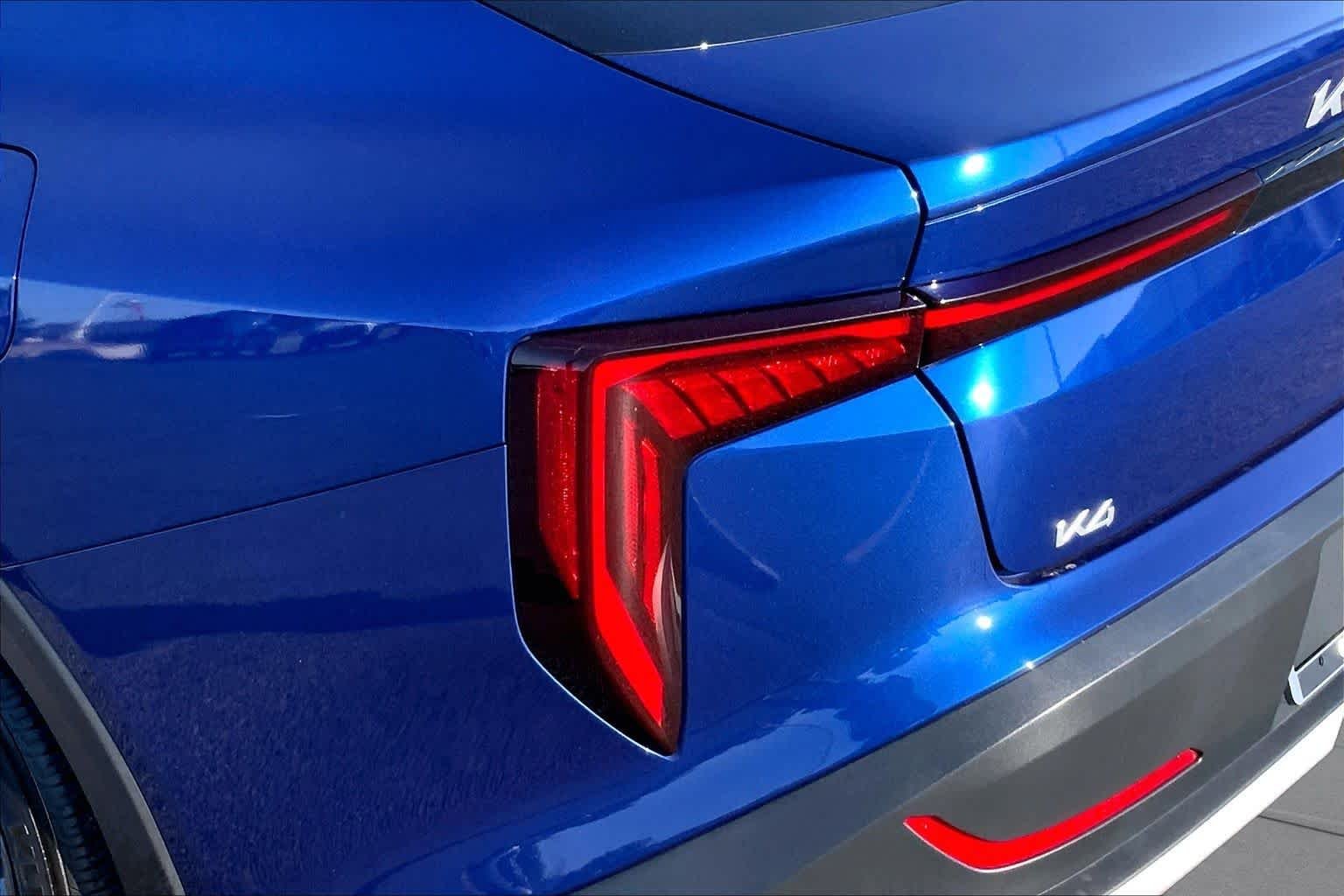 Used 2025 Deep Sea Blue Kia LXS image 29