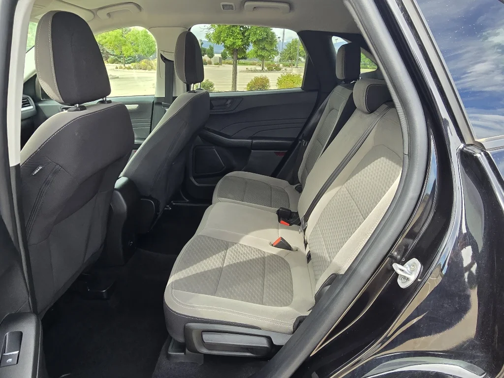 Used 2022 Agate Black Metallic Ford SE image 15