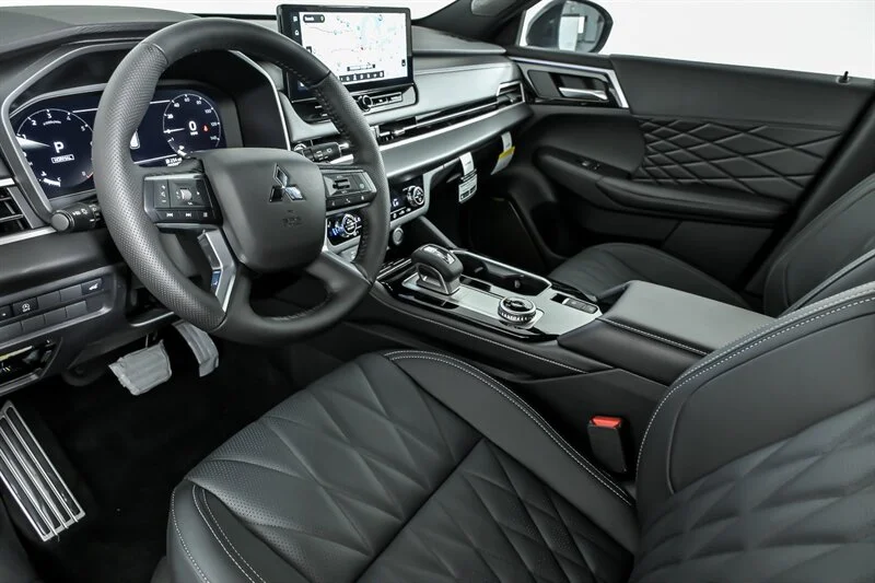 New 2026 White Diamond w/ Black Roof Mitsubishi Black Edition image 12