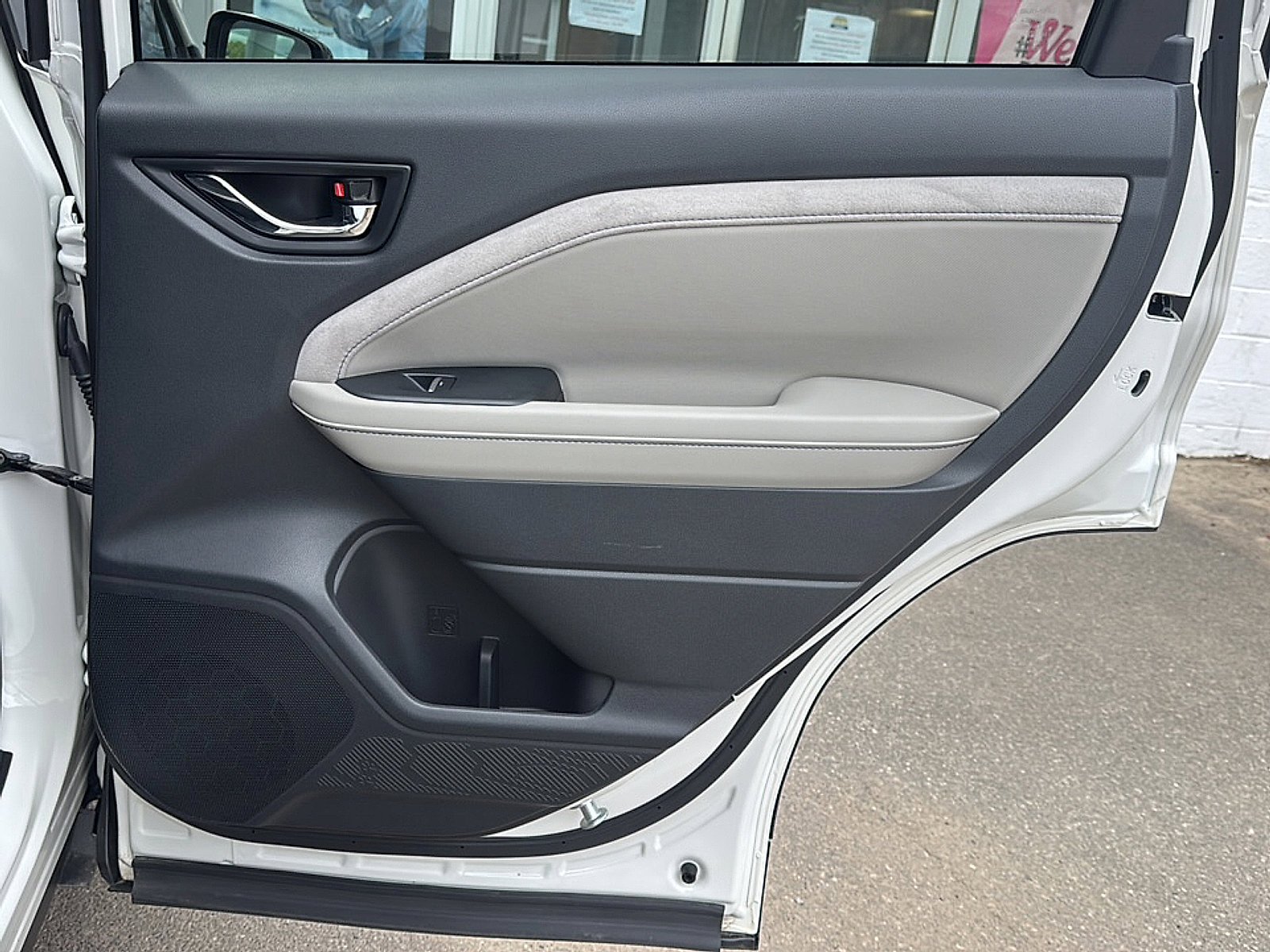Used 2025 Crystal White Pearl Subaru Limited Hybrid image 24