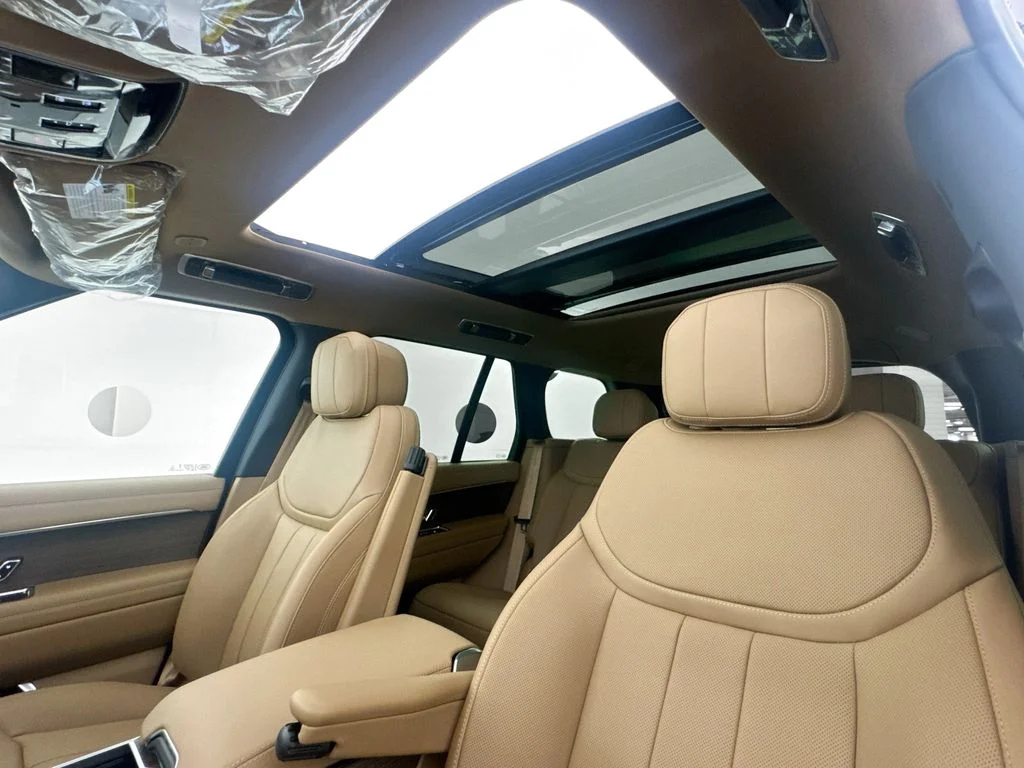 New 2026 Eiger Grey Land Rover SE image 22