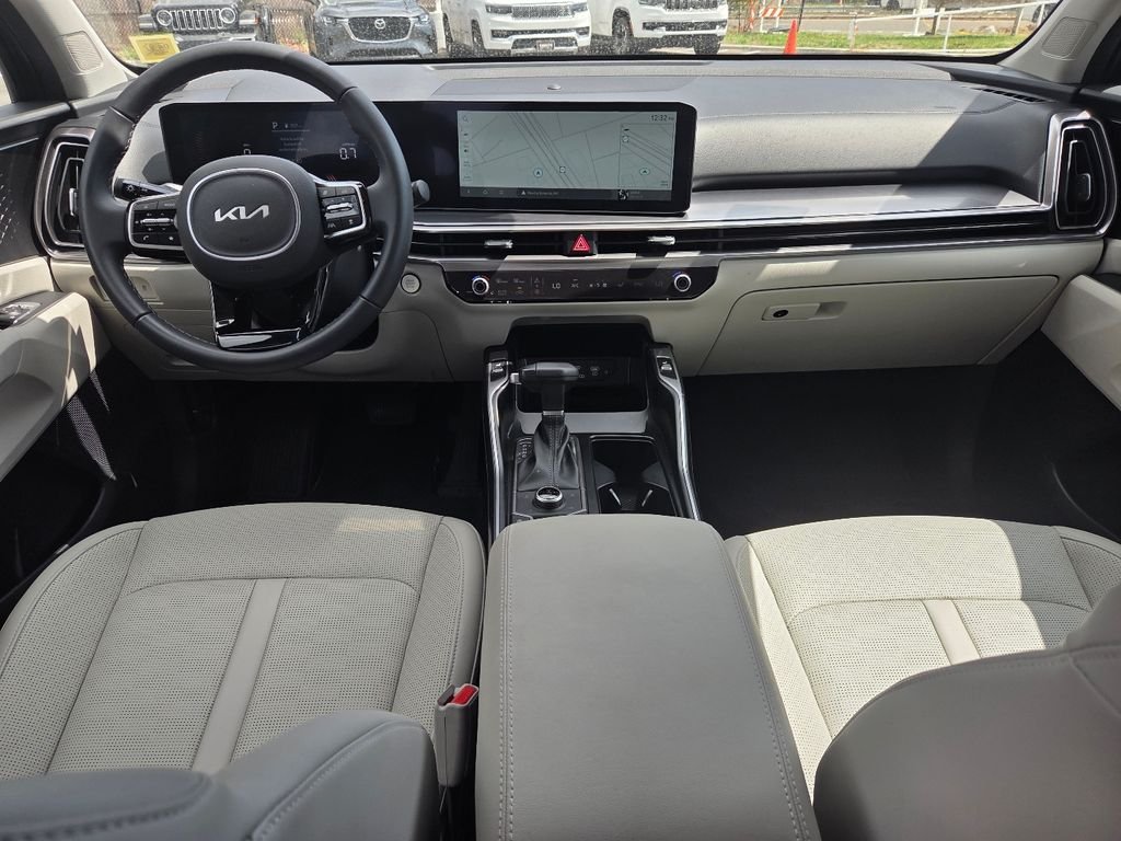 Used 2025 Black Kia S image 12