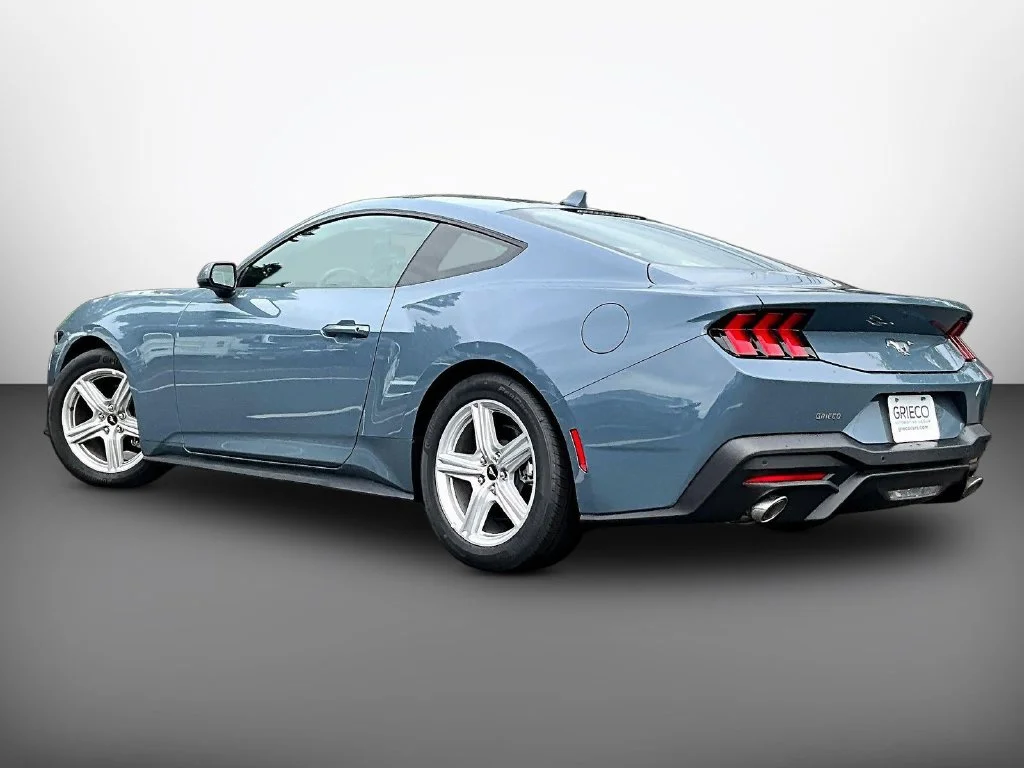 2026 Ford Mustang EcoBoost Fastback - Photo 3