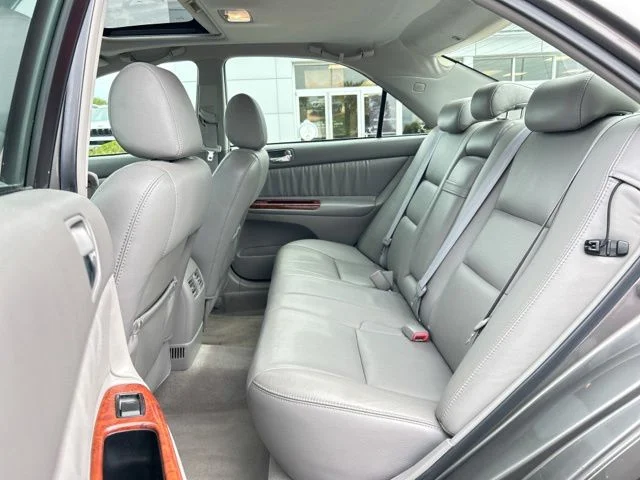 Used 2005 Phantom Gray Pearl Toyota XLE image 17