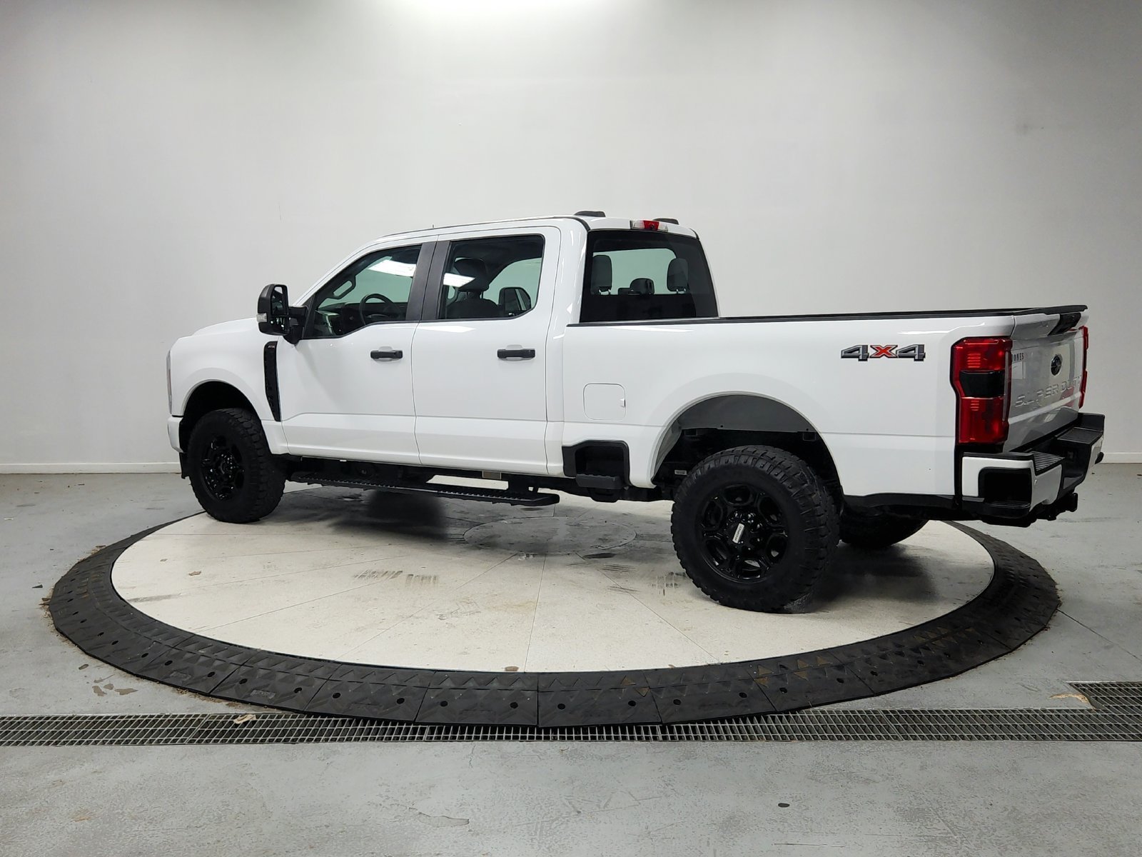 Used 2023 Oxford White Ford XL image 6