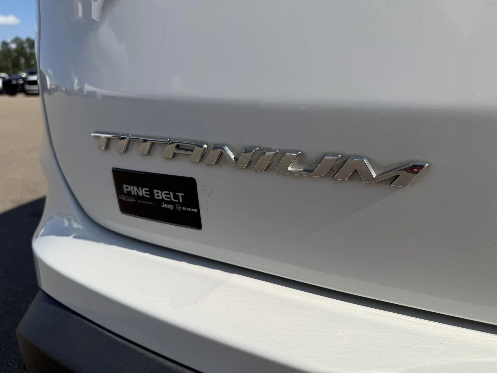 Used 2022 Star White Metallic Tri-Coat Ford Titanium image 22
