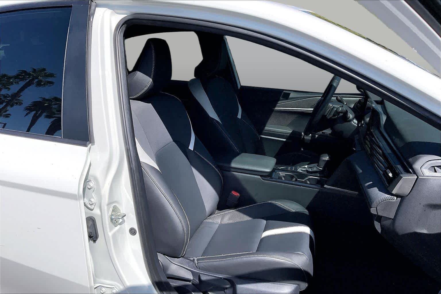 Certified Used 2025 Ice Cap Toyota SE image 8