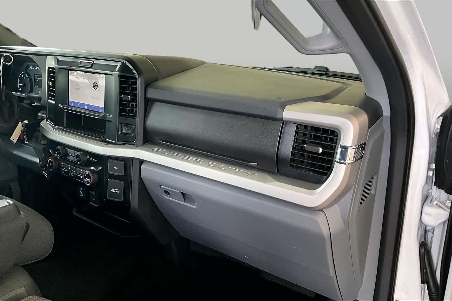 Used 2026 Oxford White Ford XLT image 18