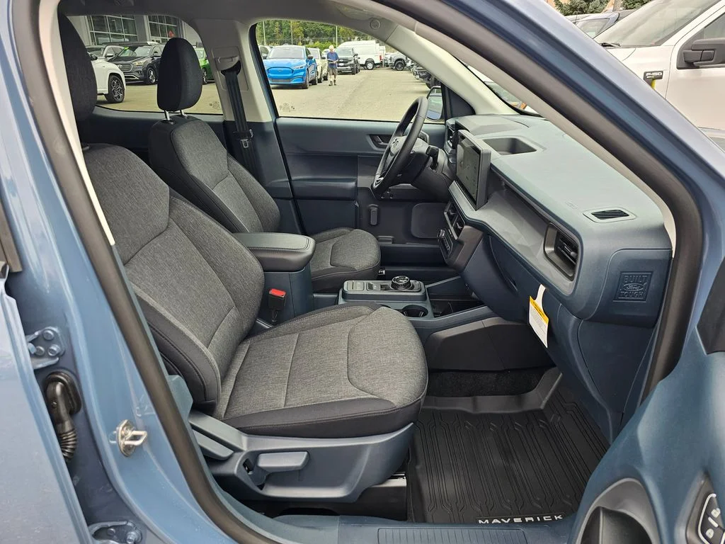New 2025 Azure Gray Metallic Tri-Coat Ford XLT image 10