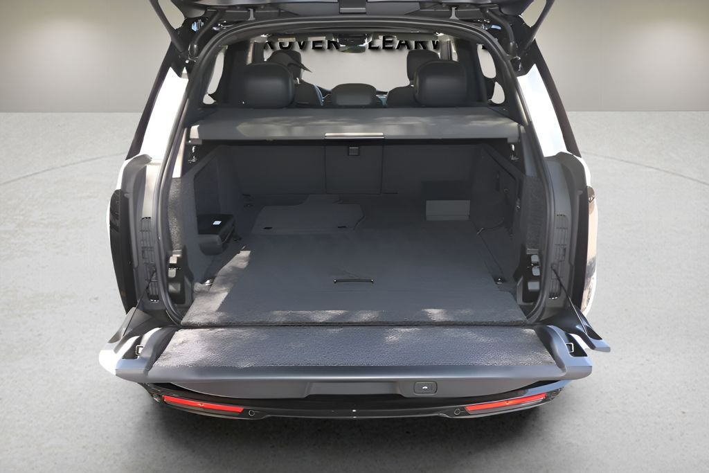 New 2026 Fuji White Land Rover SE image 15