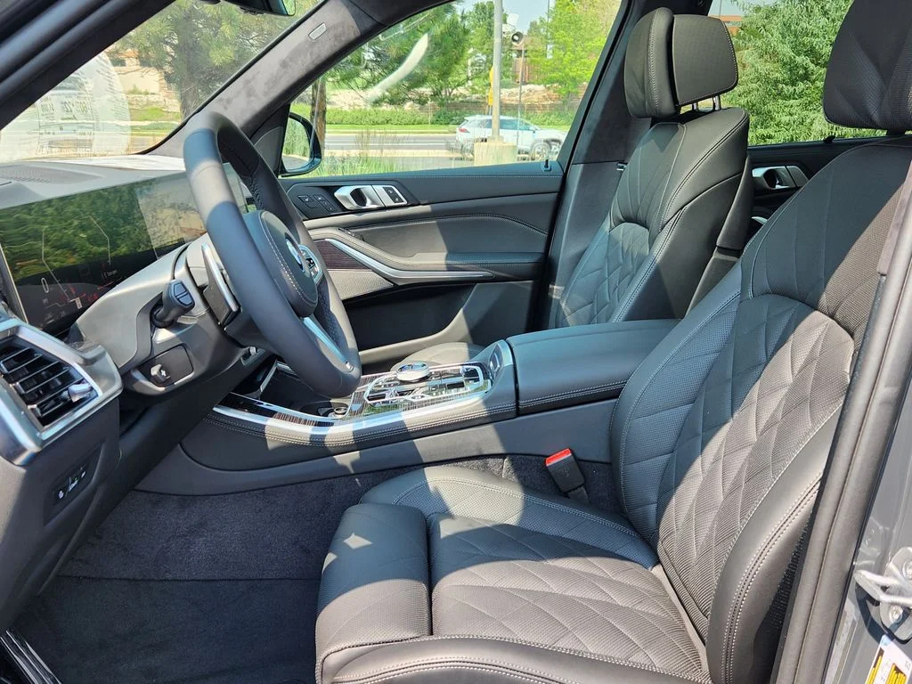 New 2026 Dravit Grey Metallic BMW xDrive50e image 10