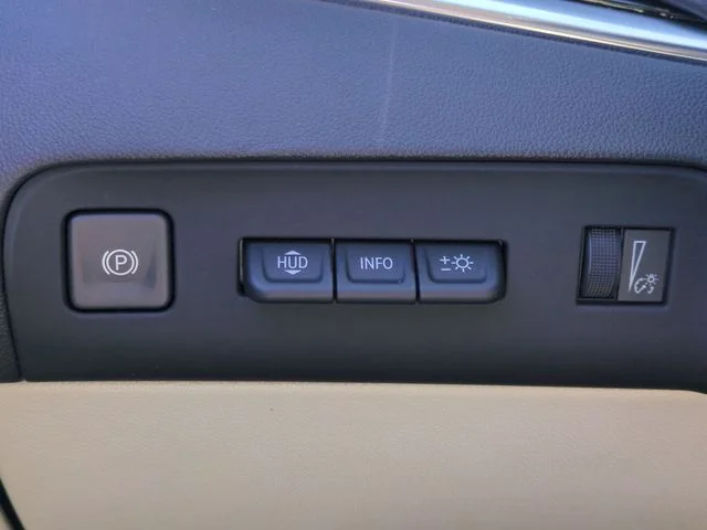 Used 2023 White Buick Avenir image 21