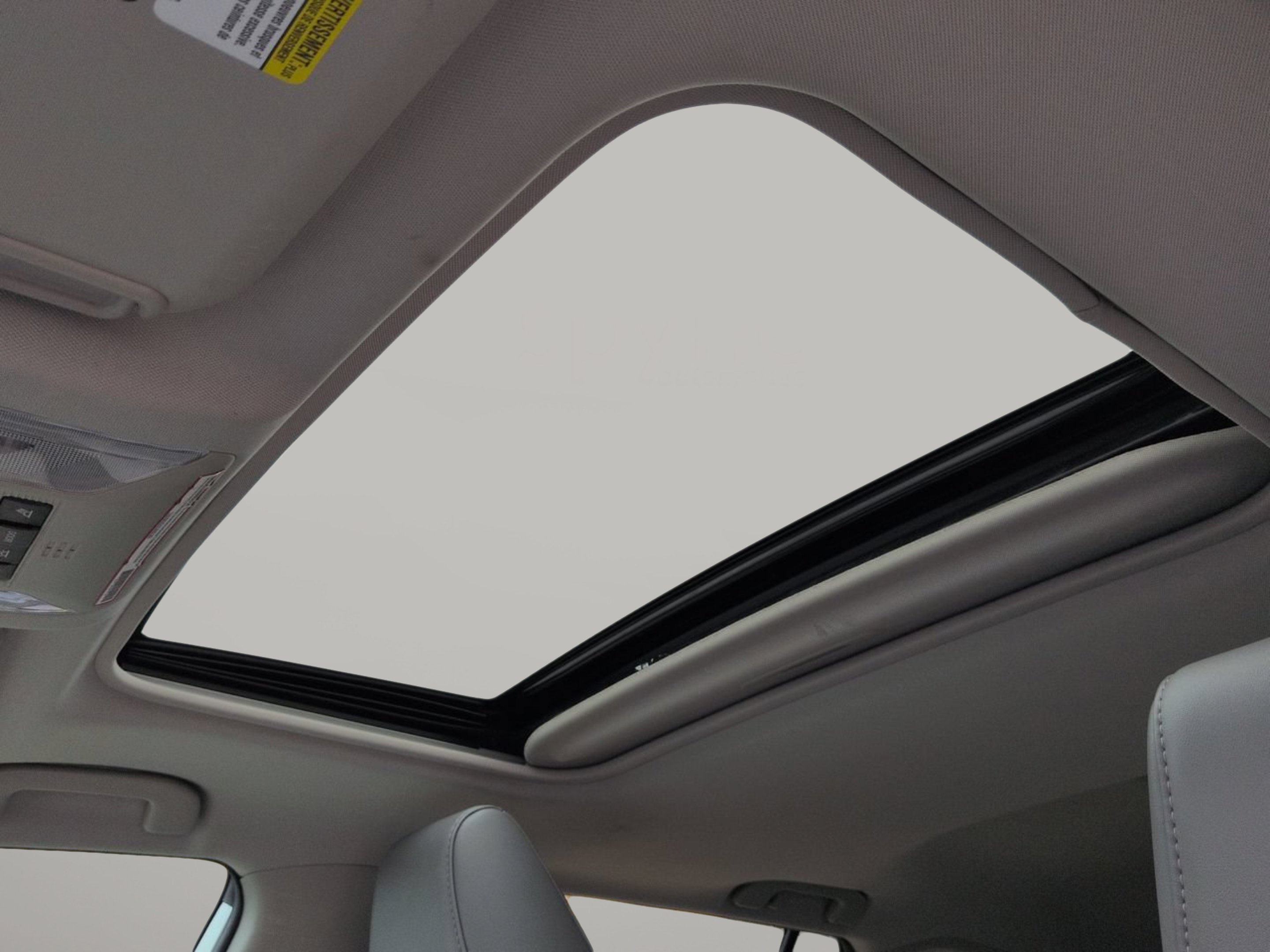 Used 2021 Silver Sky Metallic Toyota XLE Premium image 19