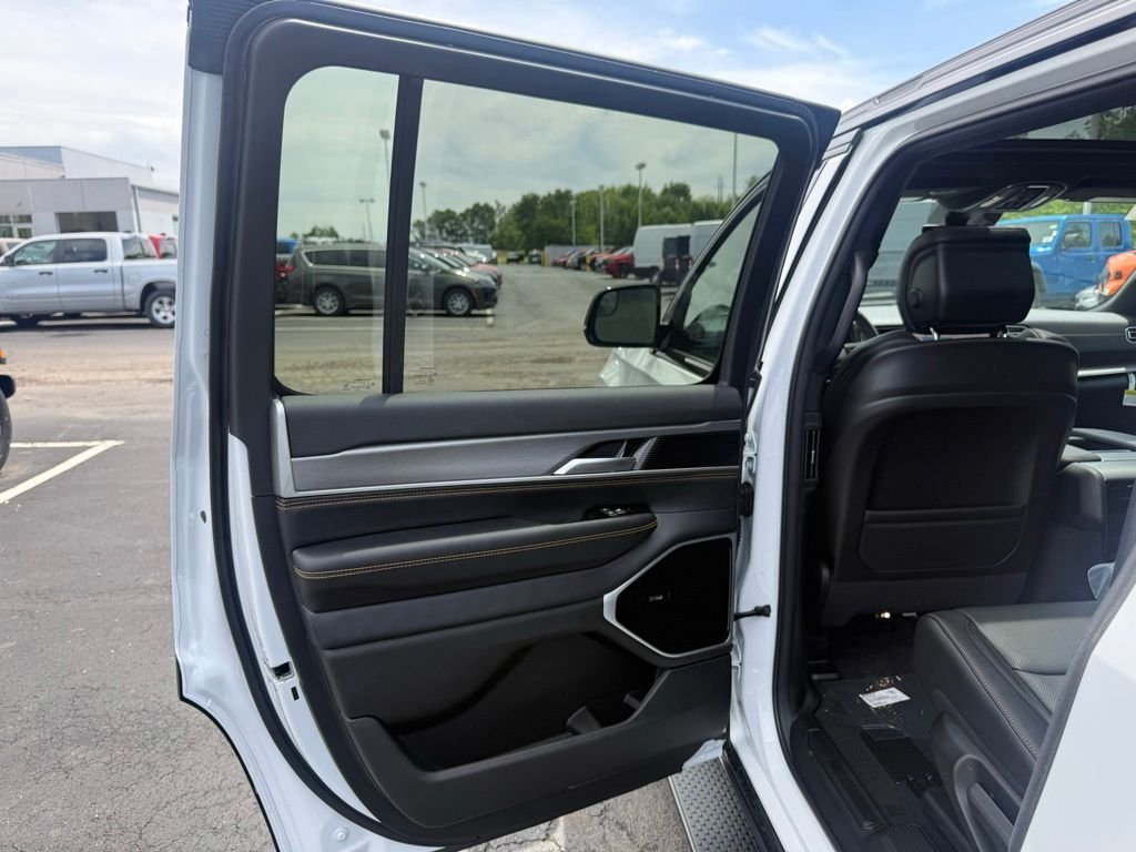 New 2026 Bright White Clear-Coat Exterior Paint Jeep 85th Anniversary Edition image 29