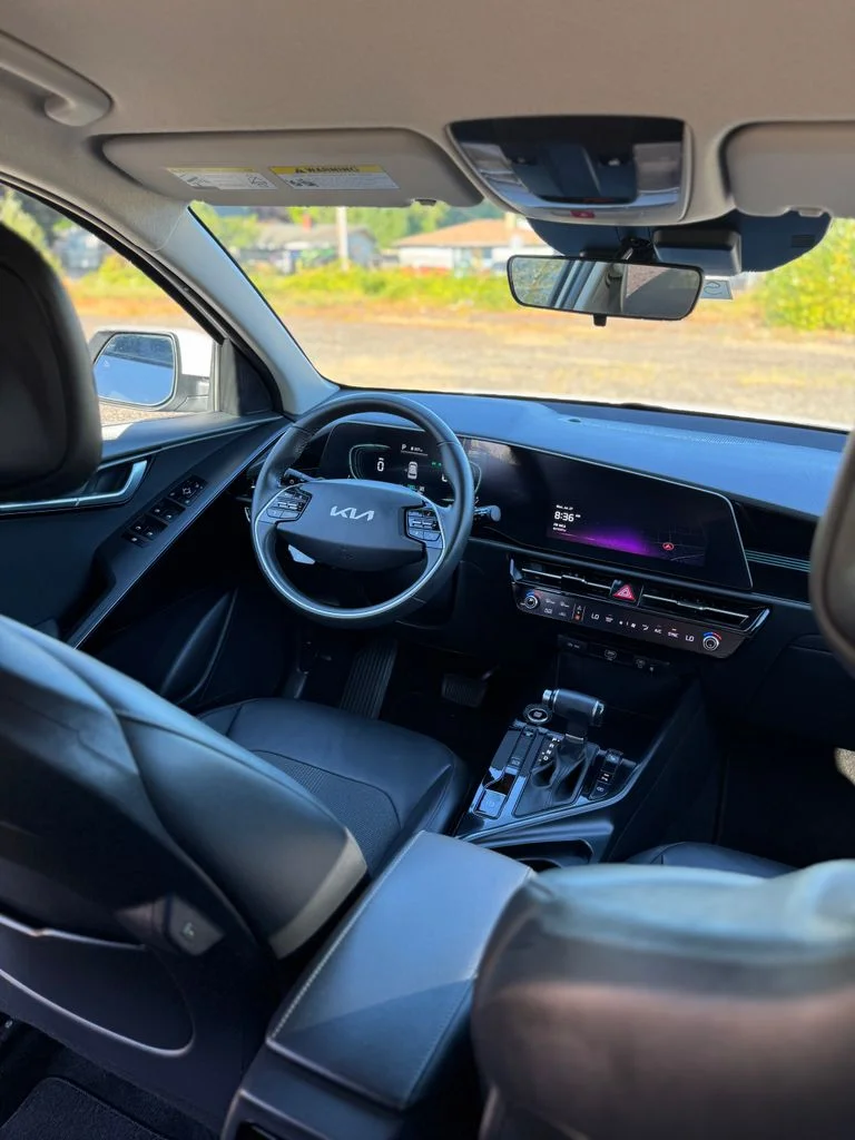 Used 2023 White Kia EX image 26