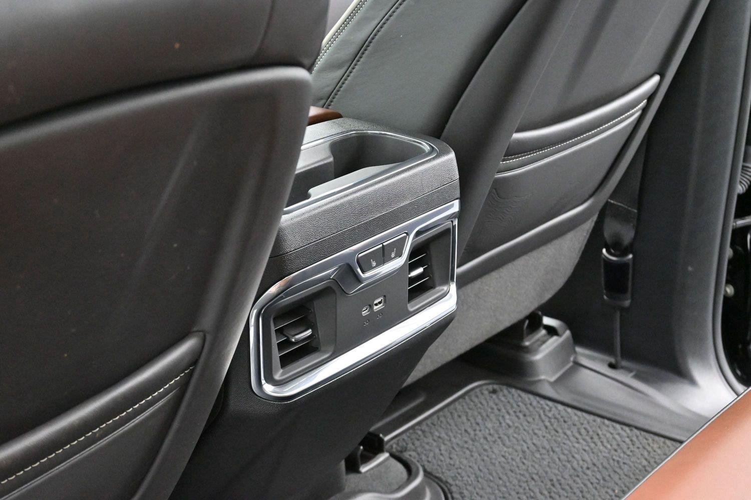 Used 2025 Onyx Black GMC Denali Ultimate image 31