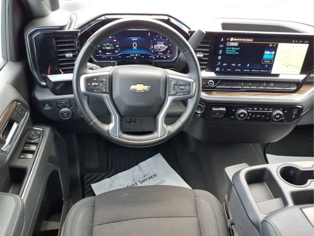 Used 2025 Summit White Chevrolet LT image 4