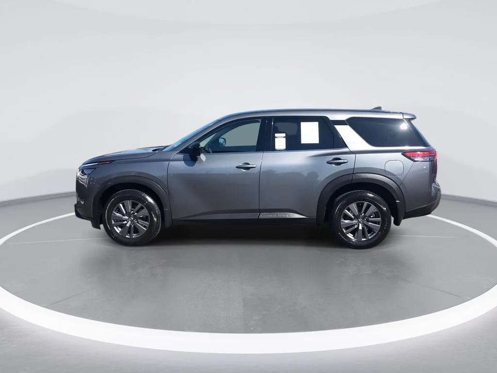 Used 2024 Gray Nissan S image 5