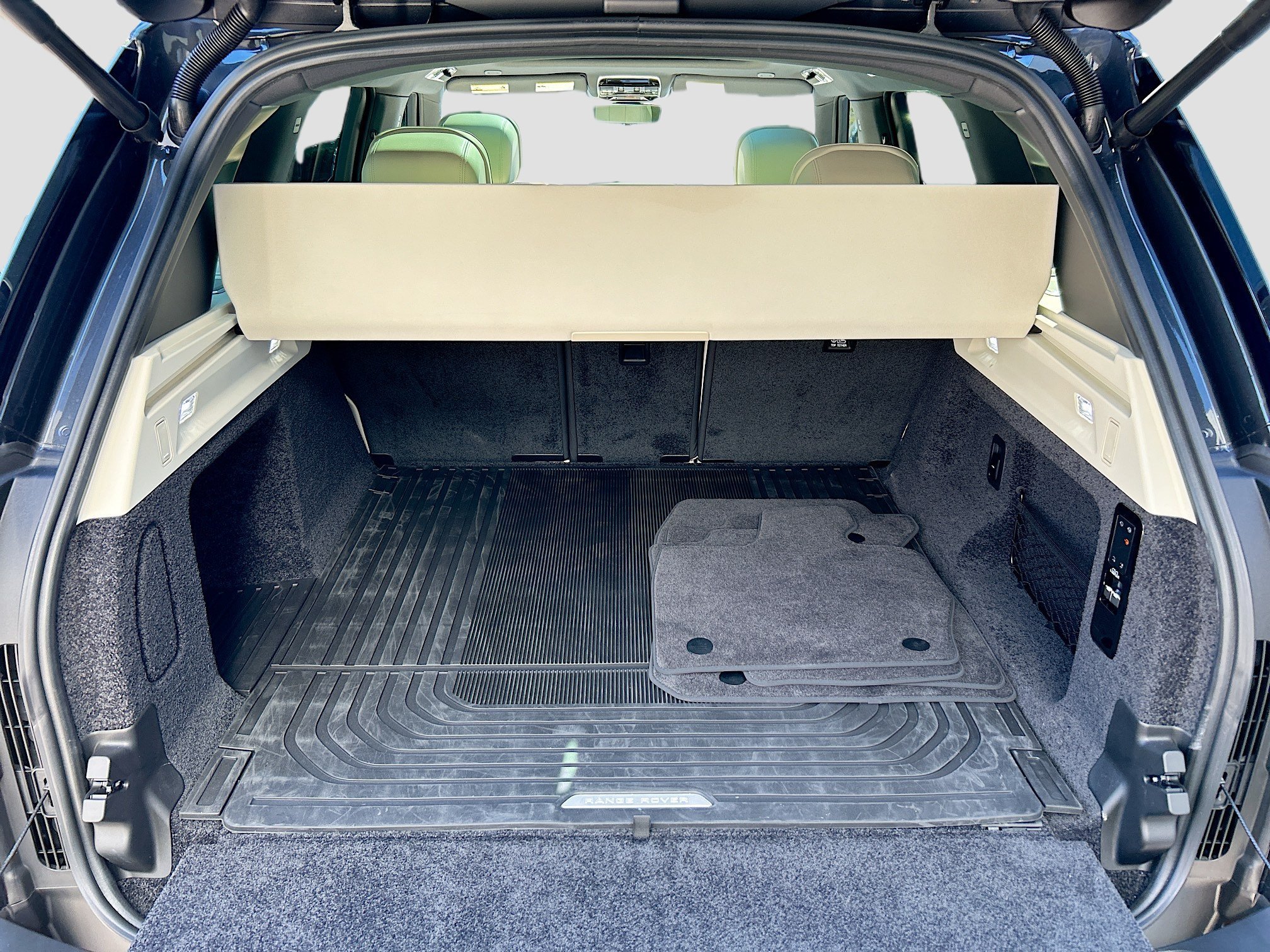 Used 2025 Gray Land Rover SE image 10