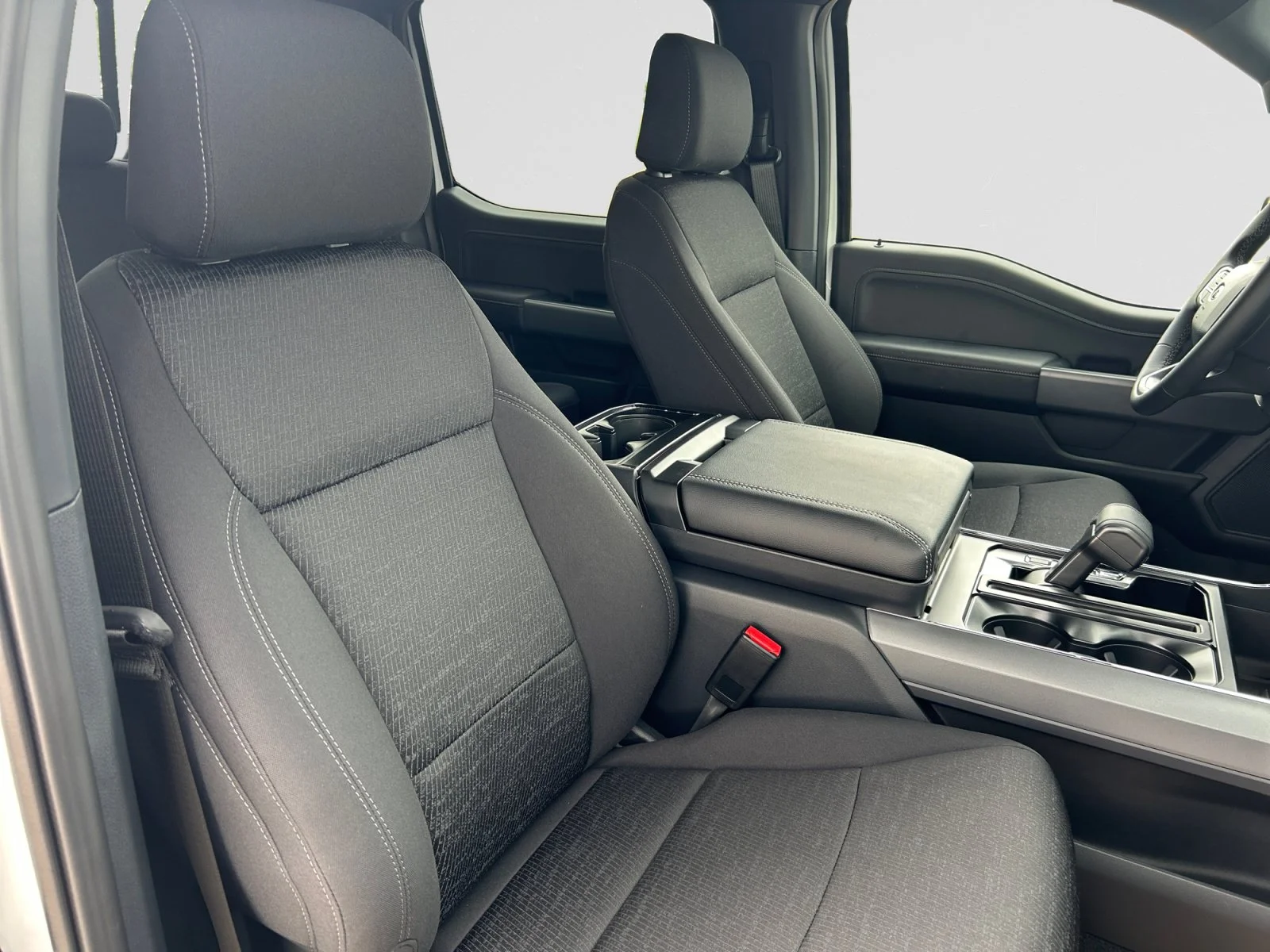 New 2026 Oxford White Ford XLT image 12